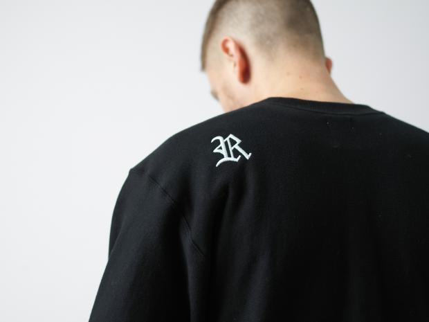 “R”Embroidery Sweat Shirt