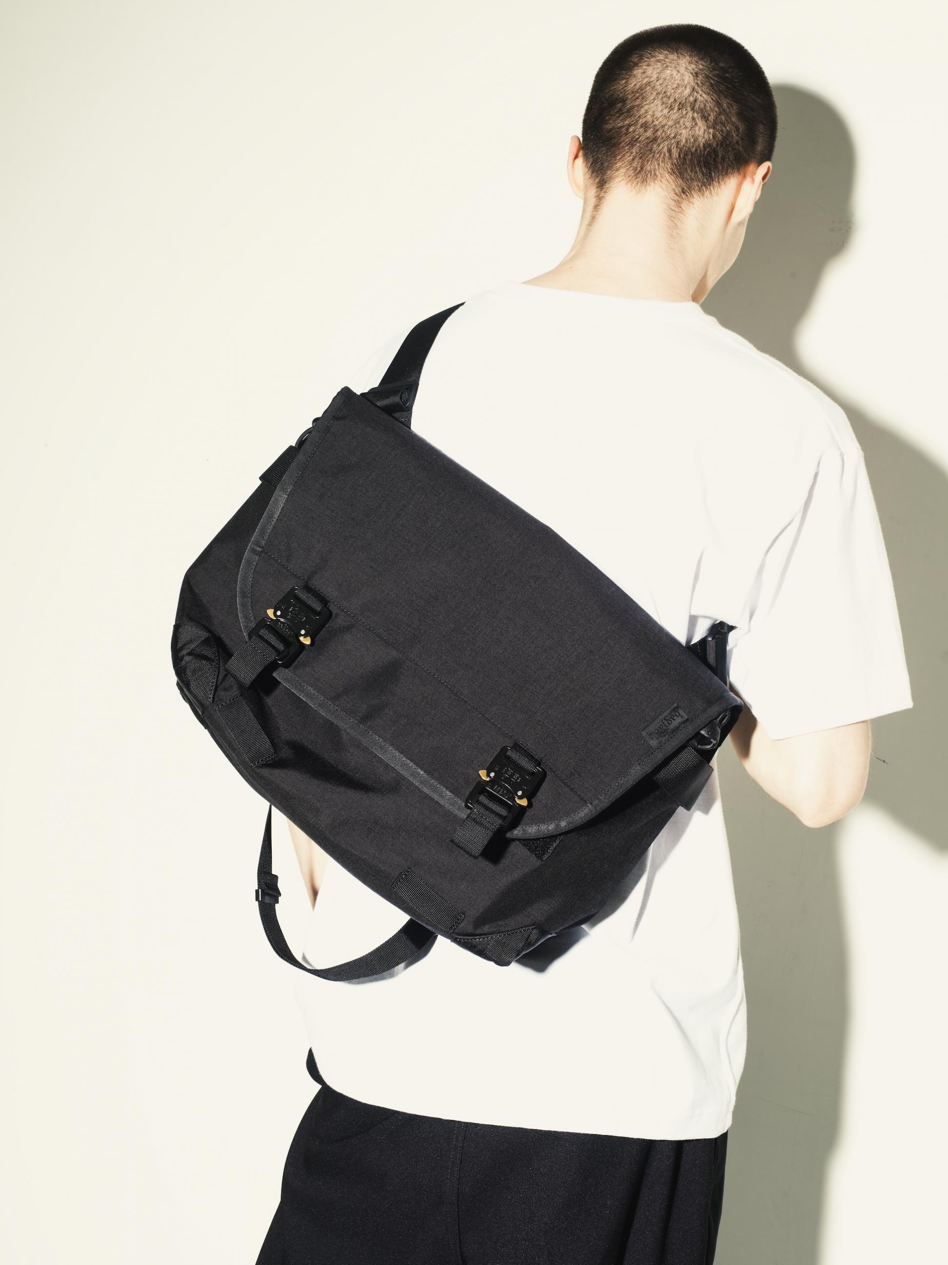 Messenger Bag
